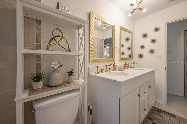 Building Photo - 6010 N Dexter Ave