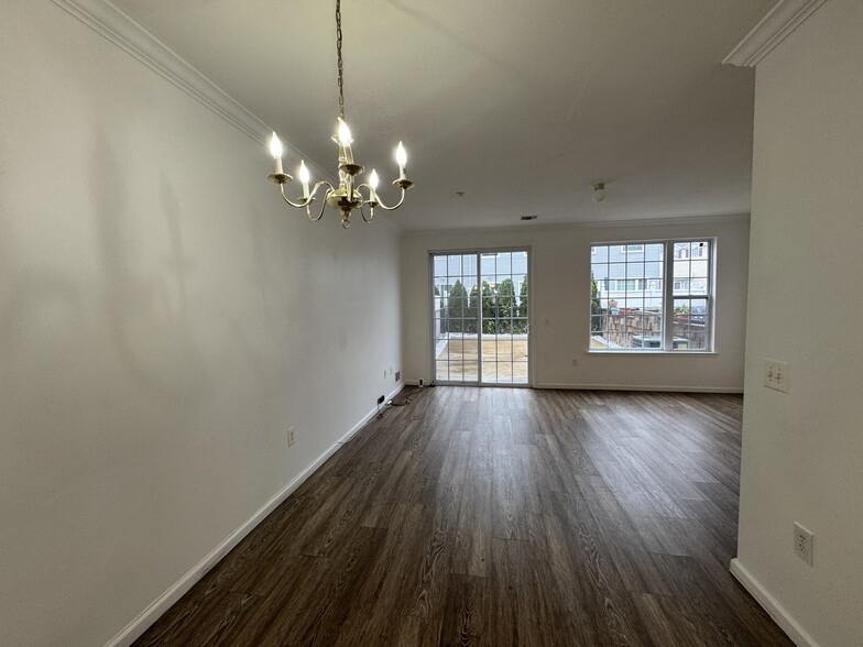 Building Photo - 143 Admiral Ln