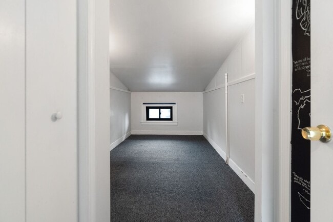 Building Photo - 277 Crown St