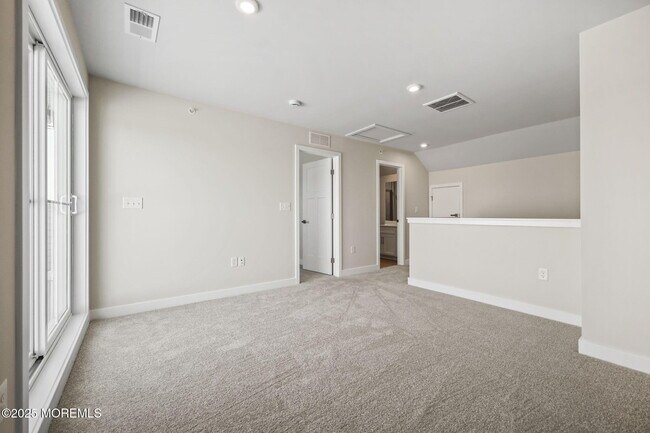 Building Photo - 20 Gramercy Dr
