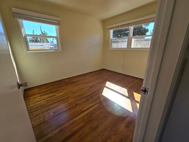 Building Photo - 588 1/2 McIntosh St