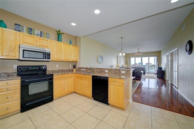 Building Photo - 530 S Gulfview Blvd
