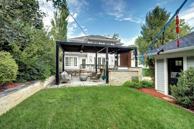 Building Photo - Beautiful Luxury Home Available in Boulder