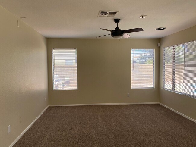 Building Photo - Spacious 4 bedroom home in Peoria!