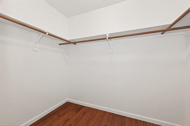 Building Photo - 2015 Waverly Glend Dr