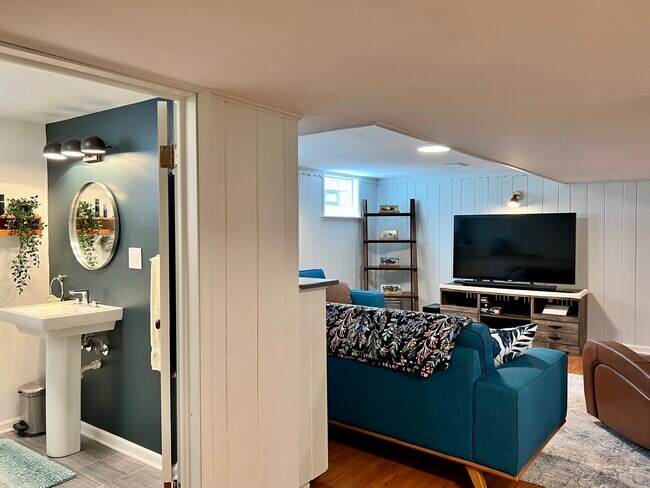 Building Photo - 940 N Oak Park Ave