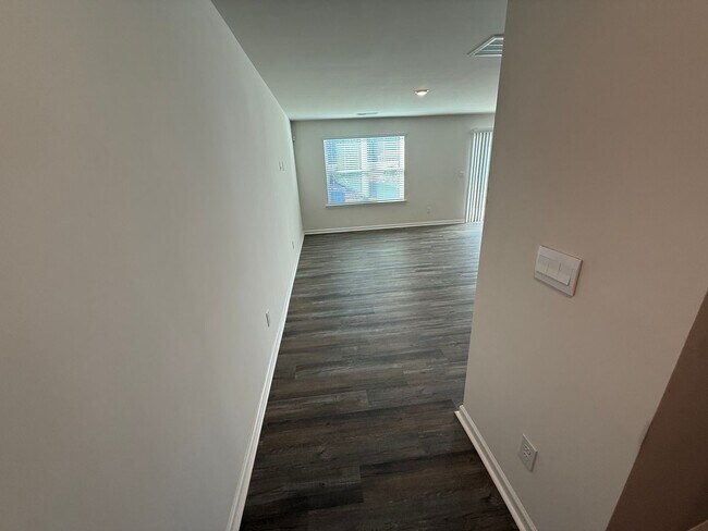 Building Photo - Beautiful Townhome in Charlotte