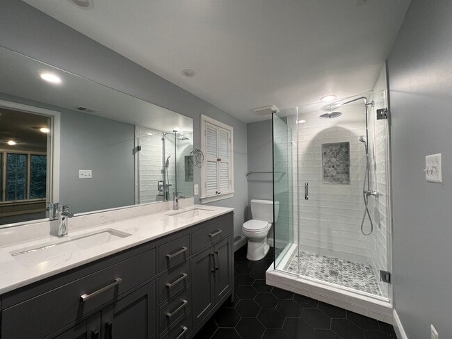 Building Photo - Cool Updated Historic 4/3.5 Farmhouse in Bethesda on Private, 1.5 Acre Lot