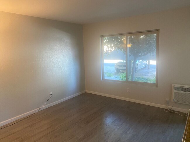 Building Photo - Santa Ana Junior 1 Bedroom 1 Bath Condo - Ground Floor - Gated - Pool/Spa