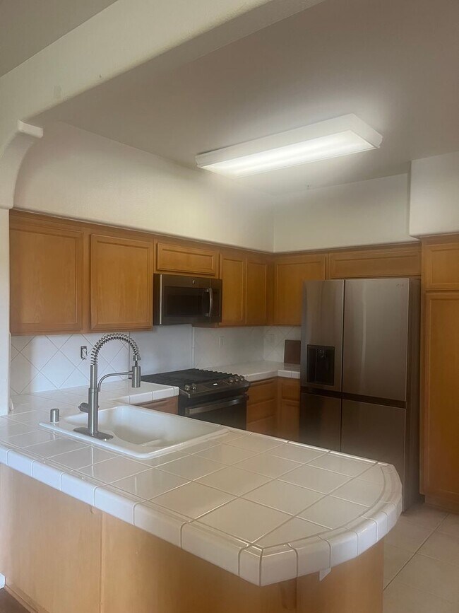 Building Photo - Now Available! Spacious 3 Bed, 2 Bath Corn...