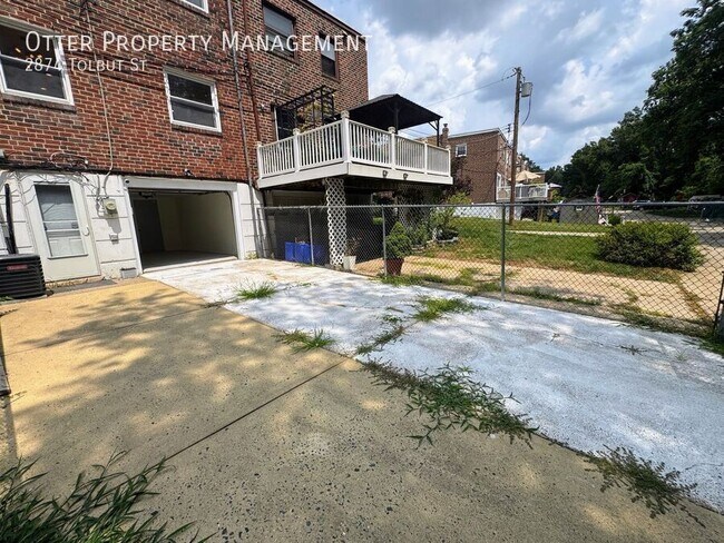 Building Photo - 2874 Tolbut St