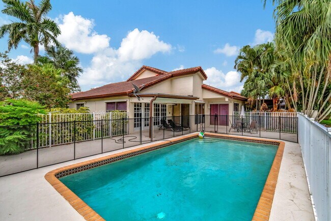 Building Photo - 7883 Villa Nova Dr N