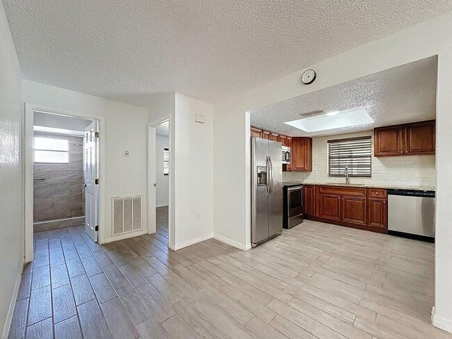 Building Photo - 7410 Dundee Ct