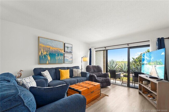 Building Photo - 10310 S Ocean Dr
