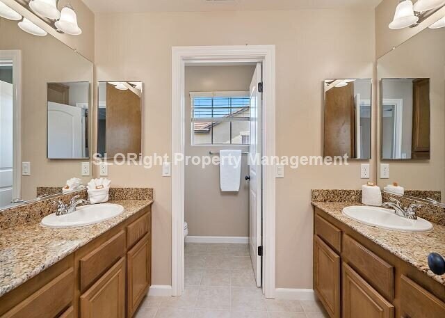 Building Photo - AVAILABLE SEPTEMBER- Beautiful Home in Paso Robles - 4 Bed / 4 Bath