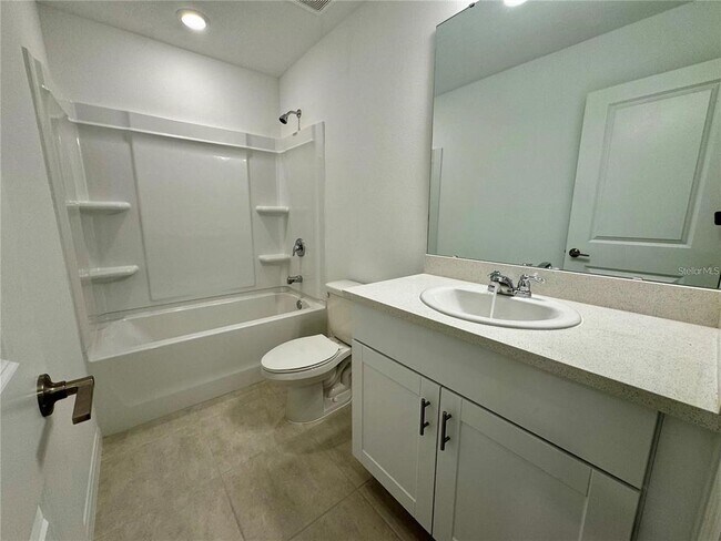 Building Photo - 3037 Canary Ave