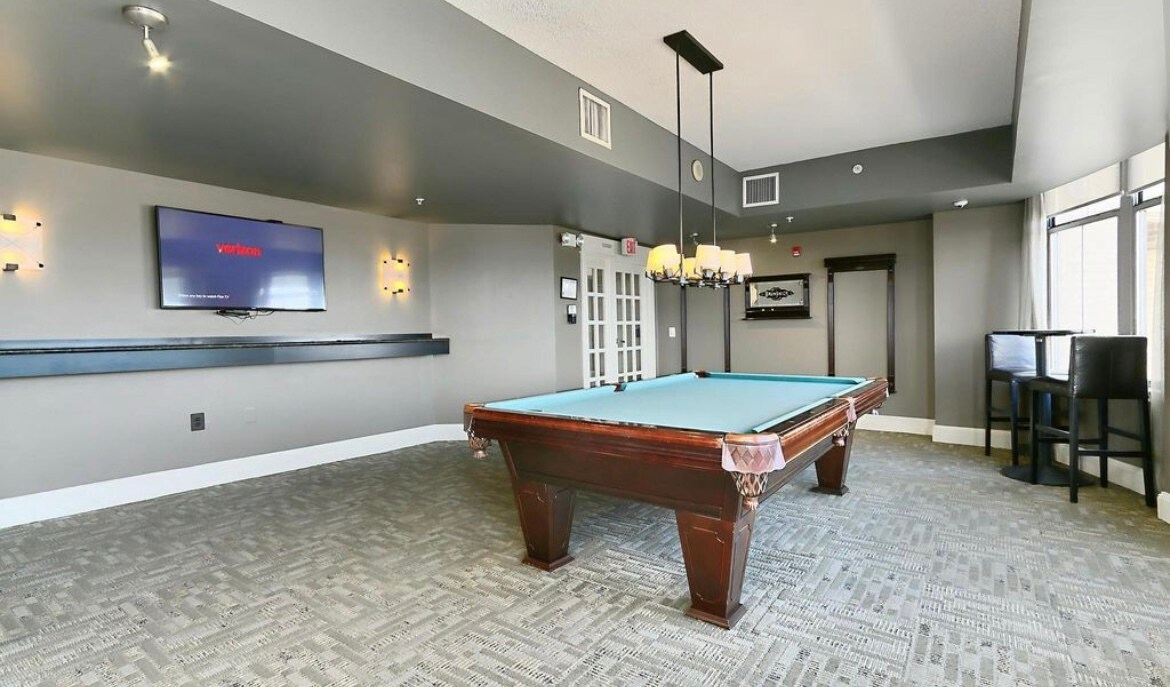 Building Photo - 11800 Sunset Hills Rd