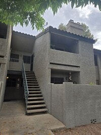 Building Photo - 2-Bed 1.5-Bath Remodeled Condo