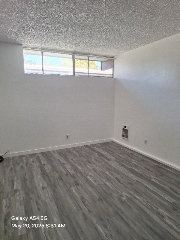 Building Photo - 609 De La Vina St