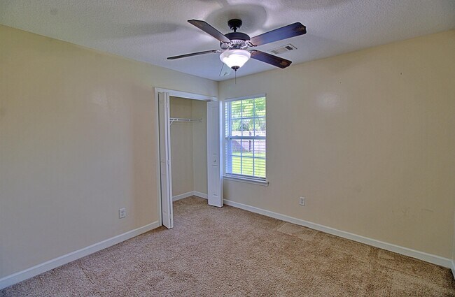 Building Photo - 119 Grandview Dr