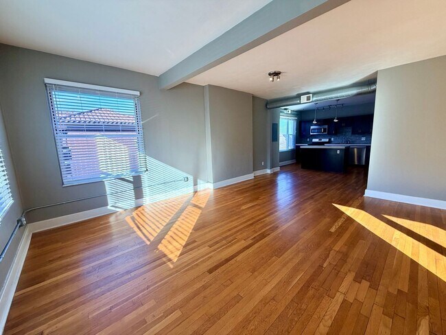 Building Photo - 6407 Bartlett St