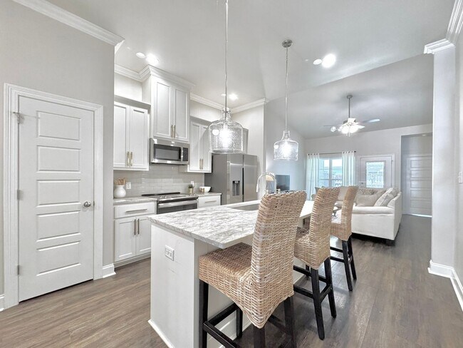 Building Photo - Elegant Townhouse in StoneLake Village – Stylish 3BR/2BA with Garage & Patio