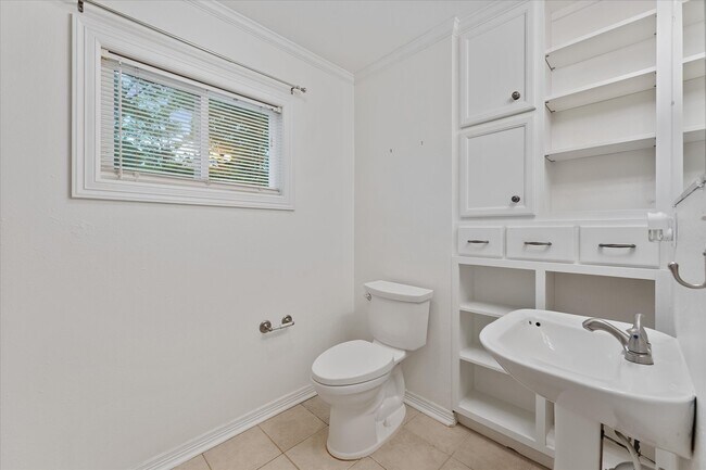 Building Photo - 11104 Quinlan North Lake Dr