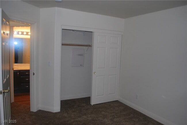 Building Photo - 10031 Cranbrook Falls Ct