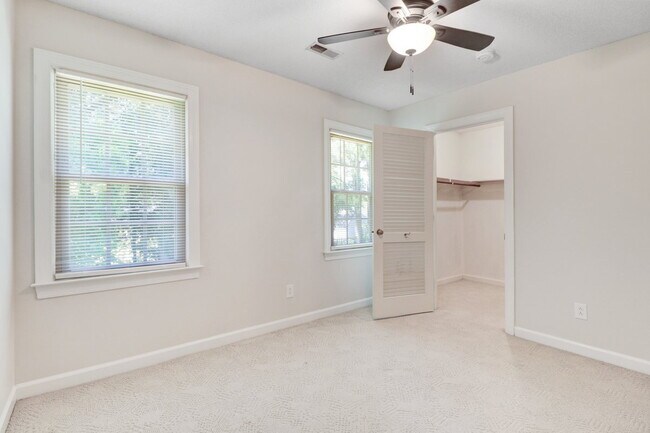 Building Photo - CHARMING 2-STORY BRICK HOME *Excellent Goldsboro Location* Lawn Care Included!