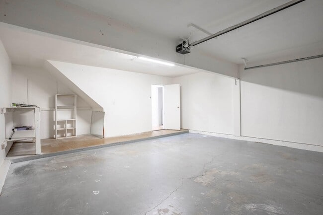 Building Photo - 223 Apollo