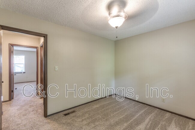 Building Photo - 644 B Earthside Drive