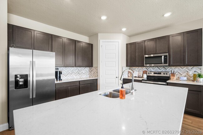 Building Photo - 8588 Dahlia Cir