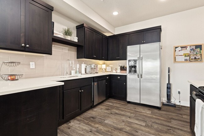 Building Photo - 2 Bed 3.5 Bath Townhome in Fort Collins!