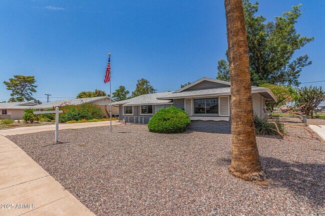 Building Photo - 12640 N Pebble Beach Dr