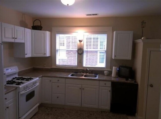 Building Photo - 3628 Carnes Ave