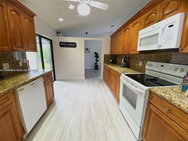 Building Photo - 505 Patio Village Way