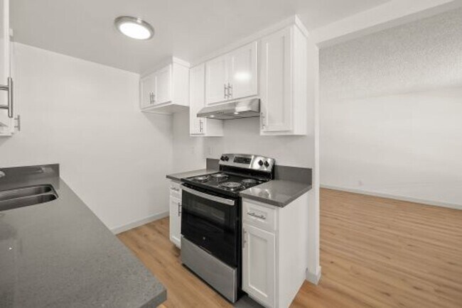 Interior Photo - 800 Linden Ave