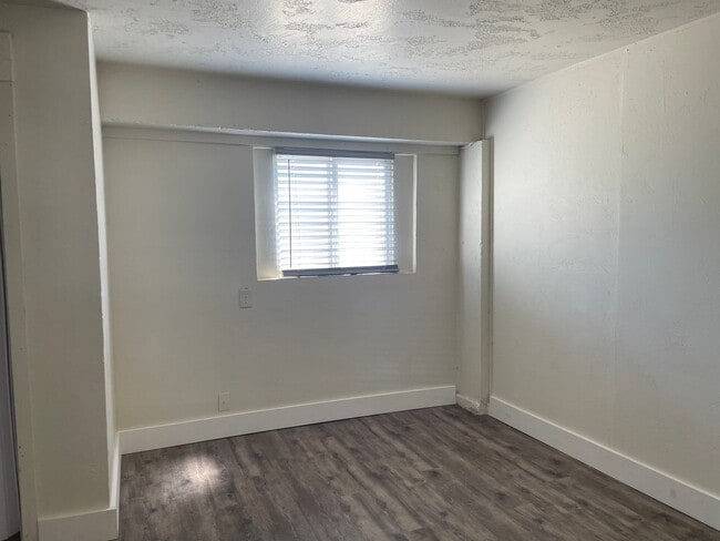 Building Photo - Newly Renovated-1 Bedroom 1 Bath Downstair...