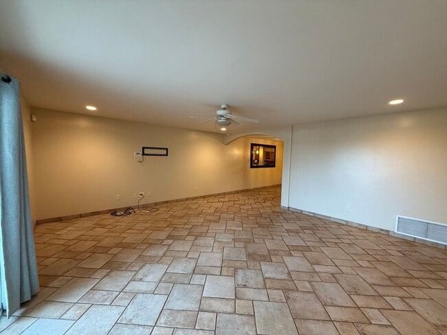 Building Photo - Beautiful Sunset Terraces Condo for Rent!