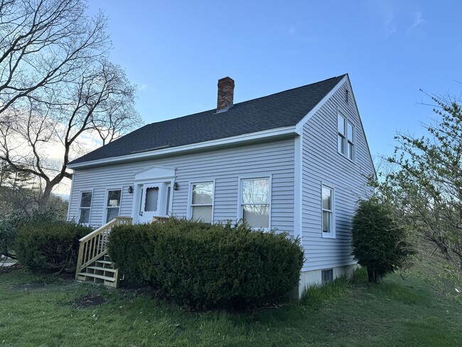 Building Photo - Charming and Perfect 3BR Cape Rental