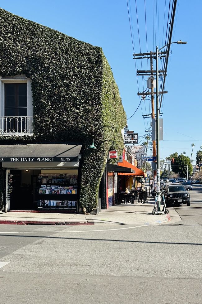 Building Photo - 1929 Tamarind Ave