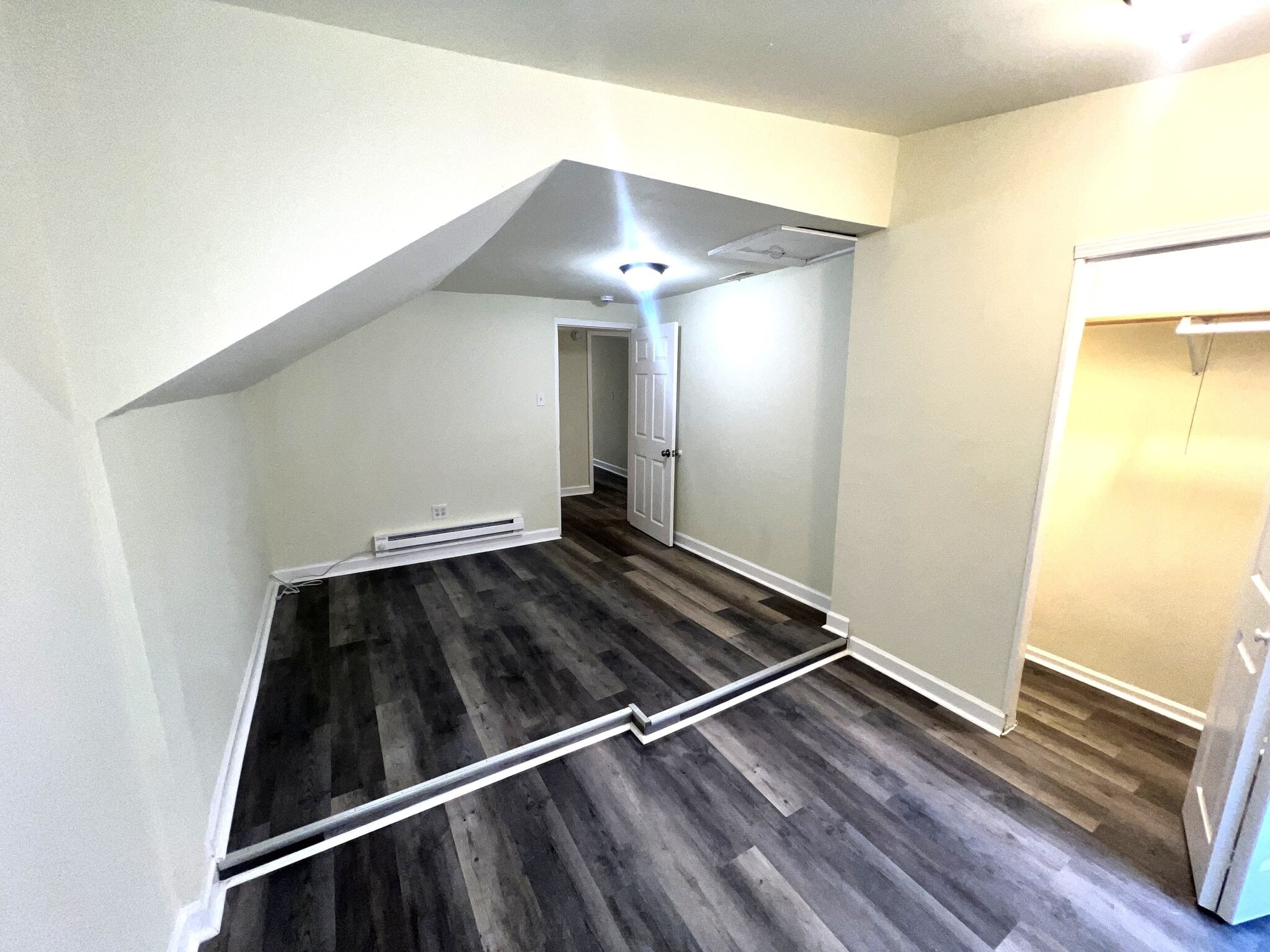 Building Photo - 1233 W 71st Pl