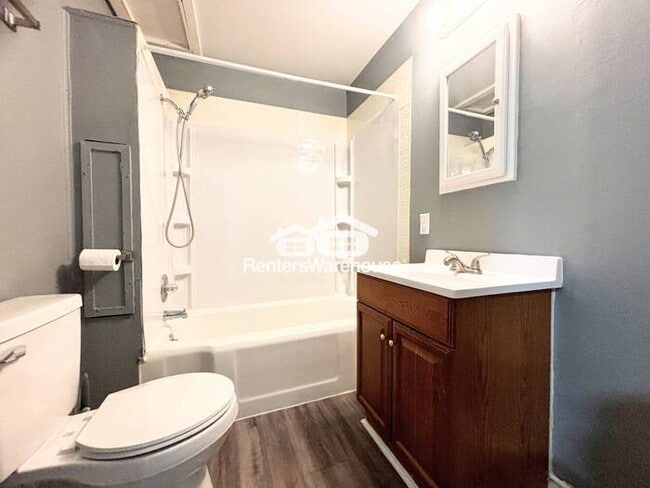 Building Photo - 1 Bedroom Apartment Available for Rent