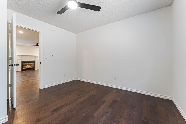 Building Photo - 7 Whitwick Ln