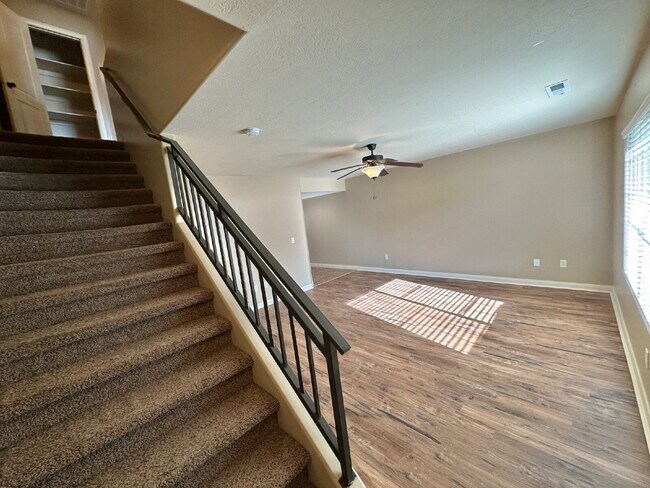 Building Photo - "Charming 3-Bed Townhouse in Cedar City – Spacious 1365 Sq Ft with 2.5 Baths!"