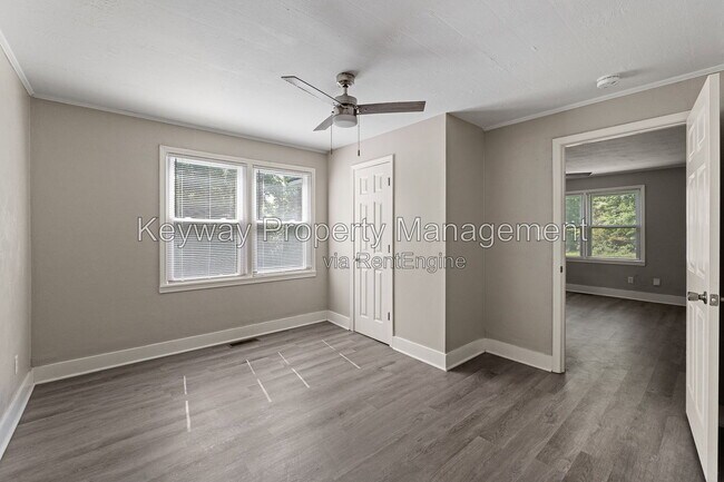 Building Photo - 304 Crystal Lake Dr