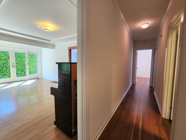 Building Photo - Charming Single Family Home in Downtown Palo Alto Available Now!