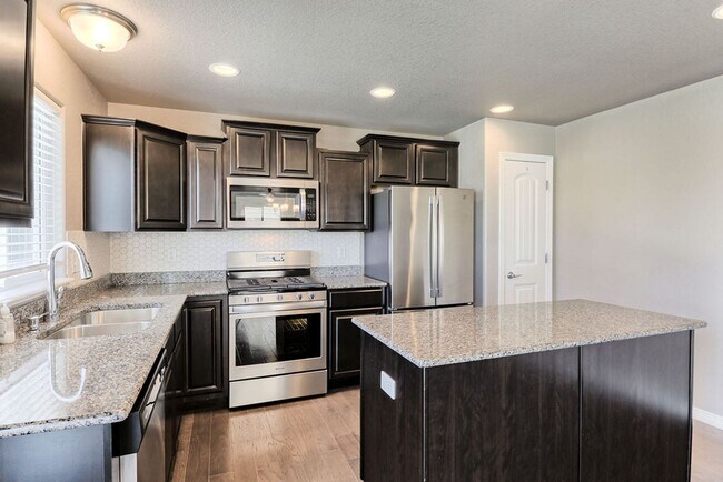 Building Photo - 1748 Ruddlesway Dr
