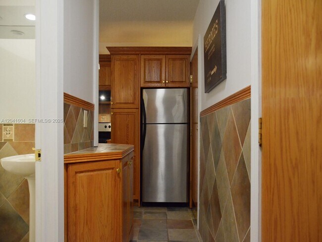 Building Photo - 2161 NE 68th St