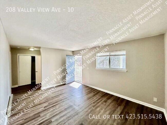 Building Photo - 208 Valley View Ave